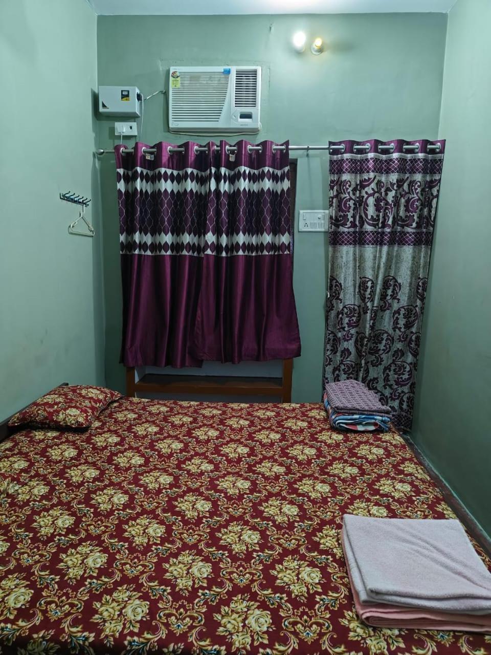 Vishnu Rest House Varanasi Exterior foto
