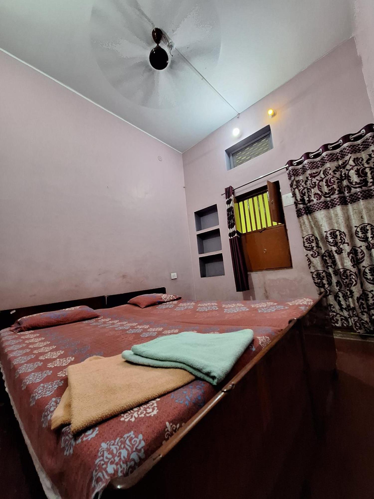 Vishnu Rest House Varanasi Exterior foto